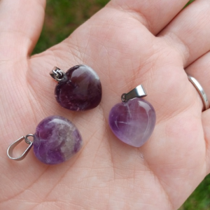 Dije de amatista en forma de corazón