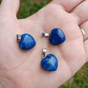 Dije de lapislázuli en forma de corazón